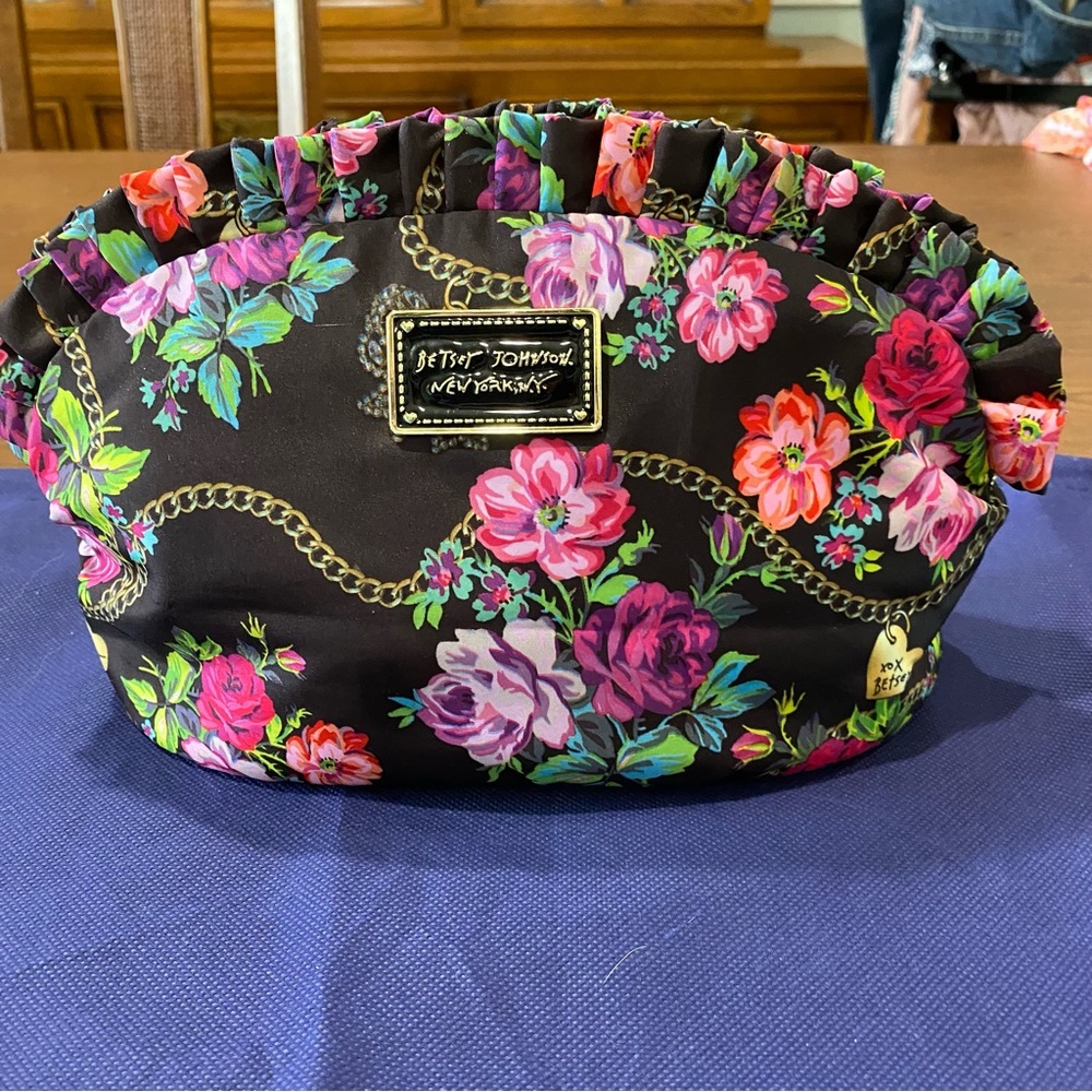 NWOT Betsy Johnson ruffle cosmetic bag. Never used. Zipper closure. Lined